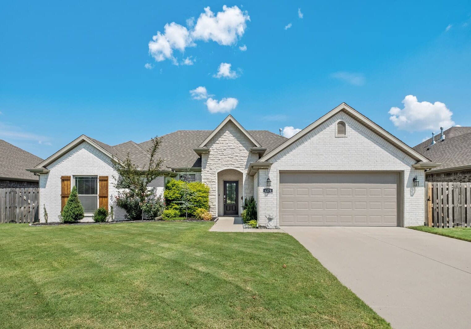 rogers-real-estate-agent